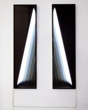 Fénysátor, 2007, lightbox(2db), reflexiós és sötétüveg fólia, tükrök, T-8-as fénycsövek, 126x35x6cm/db