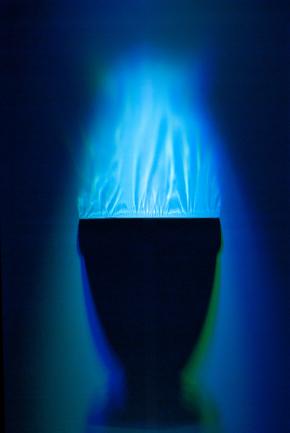 Keresztelőkút - installáció: karton, tükörfólia, led lámpák, változó méret, 2013