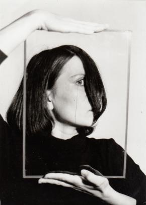 Ladik Katalin: Poemim, 1978,  zselatinos ezüst, 15 x 10 cm, fotó Poth Imre 