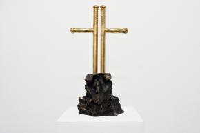 Kendell Geers: Rising Sign 524, 2012-2018, bronz, 60 x 25 x 23 cm